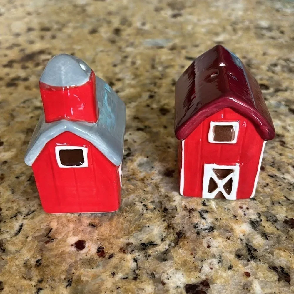 Vintage Red Barn Farm‎ House Salt & Pepper Shakers